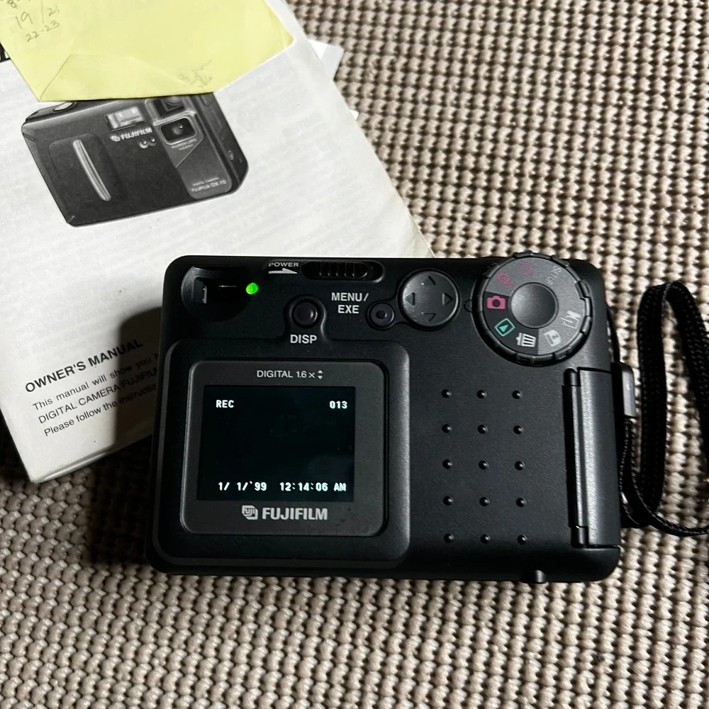 Fujifilm DX-10 Vintage Digital Camera Black Fujinon Lens 5.5mm CCD Boxed Kit‎